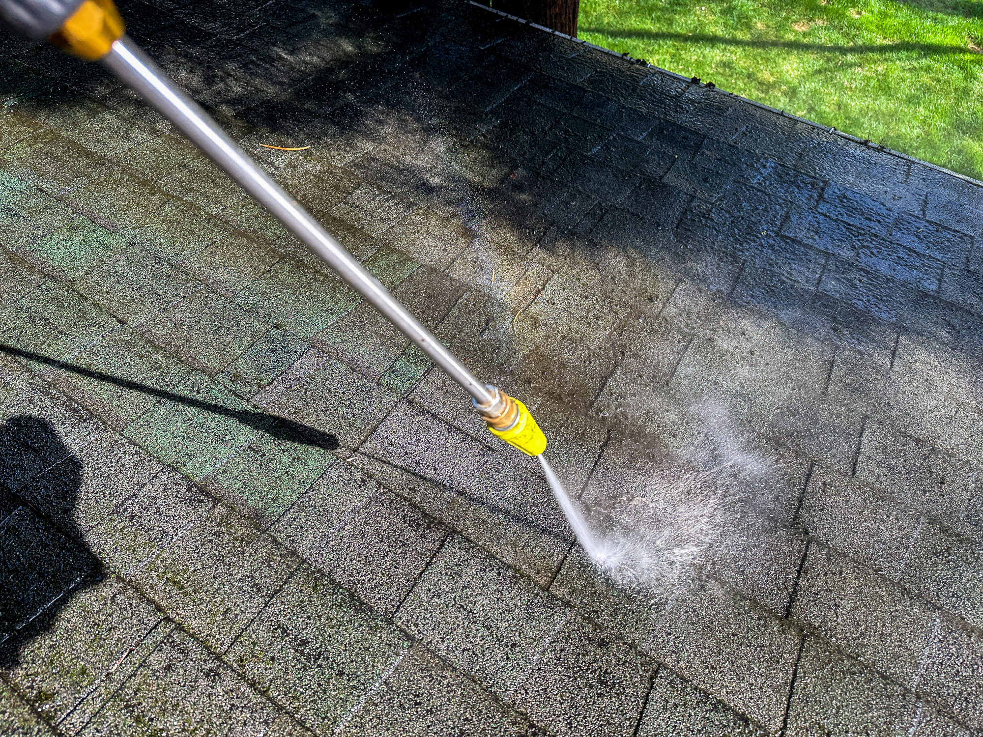 Lancaster Pro Wash | Fort Mill Homeowners’ Guide: Roof Soft Washing to Remove Algae Safely